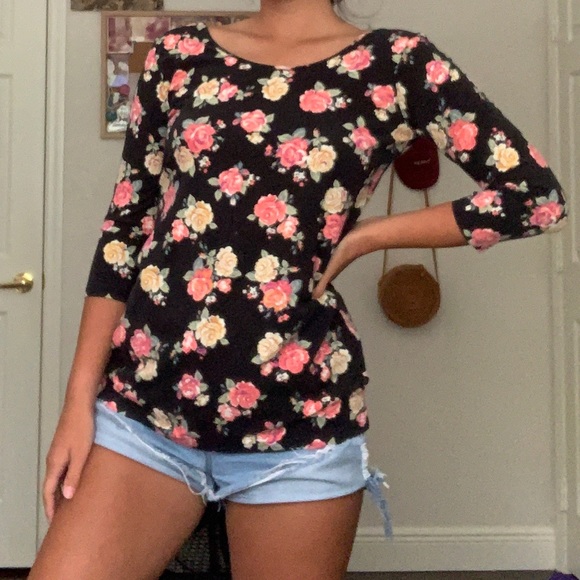 Decree Tops - Decree Black Floral 3/4 sleeve top